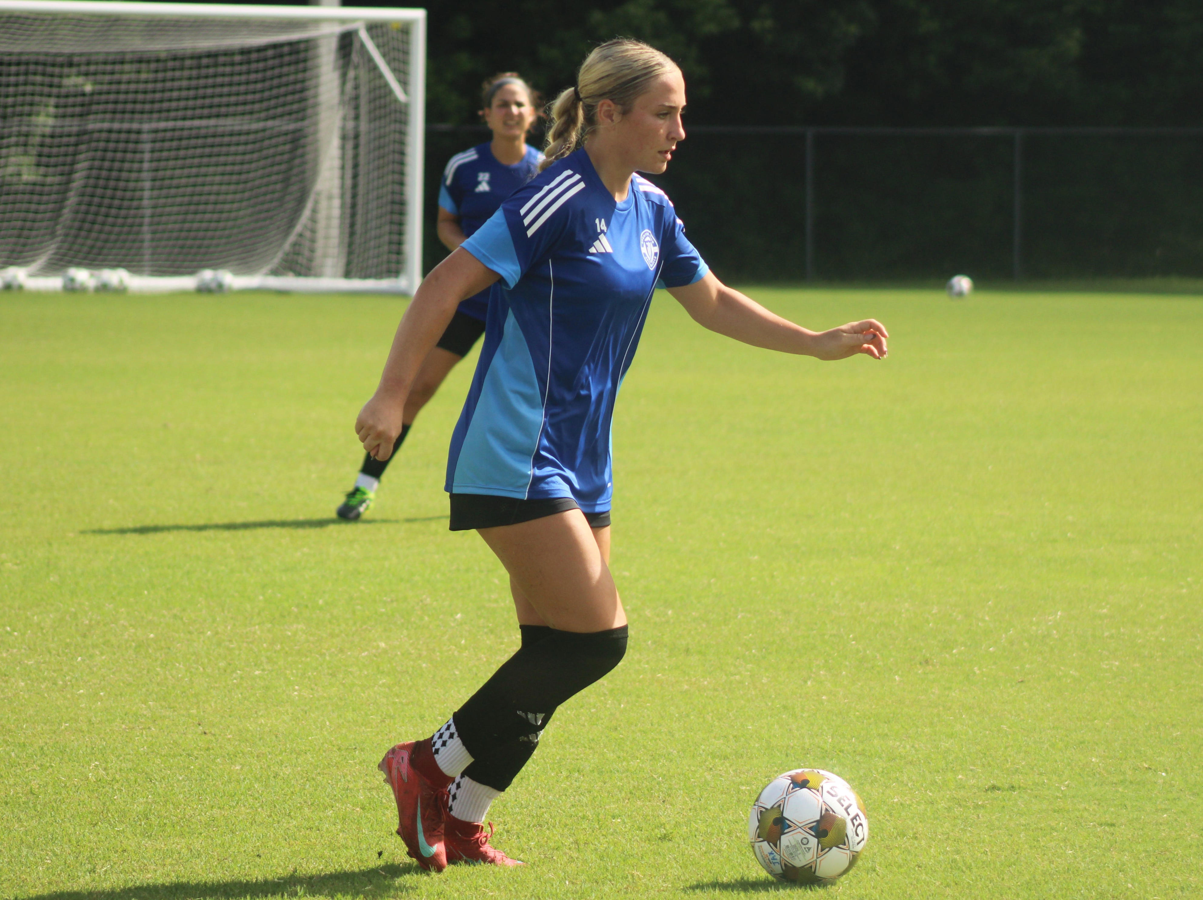 sydney-schmidt-goes-pro-at-17-transfers-from-sporting-jax-here-s-what