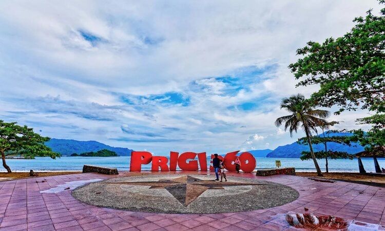 Jelajahi 5 Pantai Indah Trenggalek dengan Spot Kemah Menarik