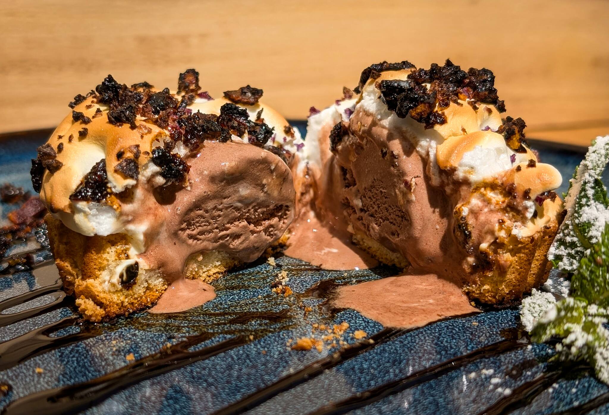 Eis vom Grill: Rezeptideen für den heißkalten Nachtisch