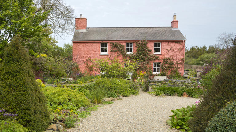 Gravel Vs Rocks: Which Is Best For Your Garden And Yard Paths?
