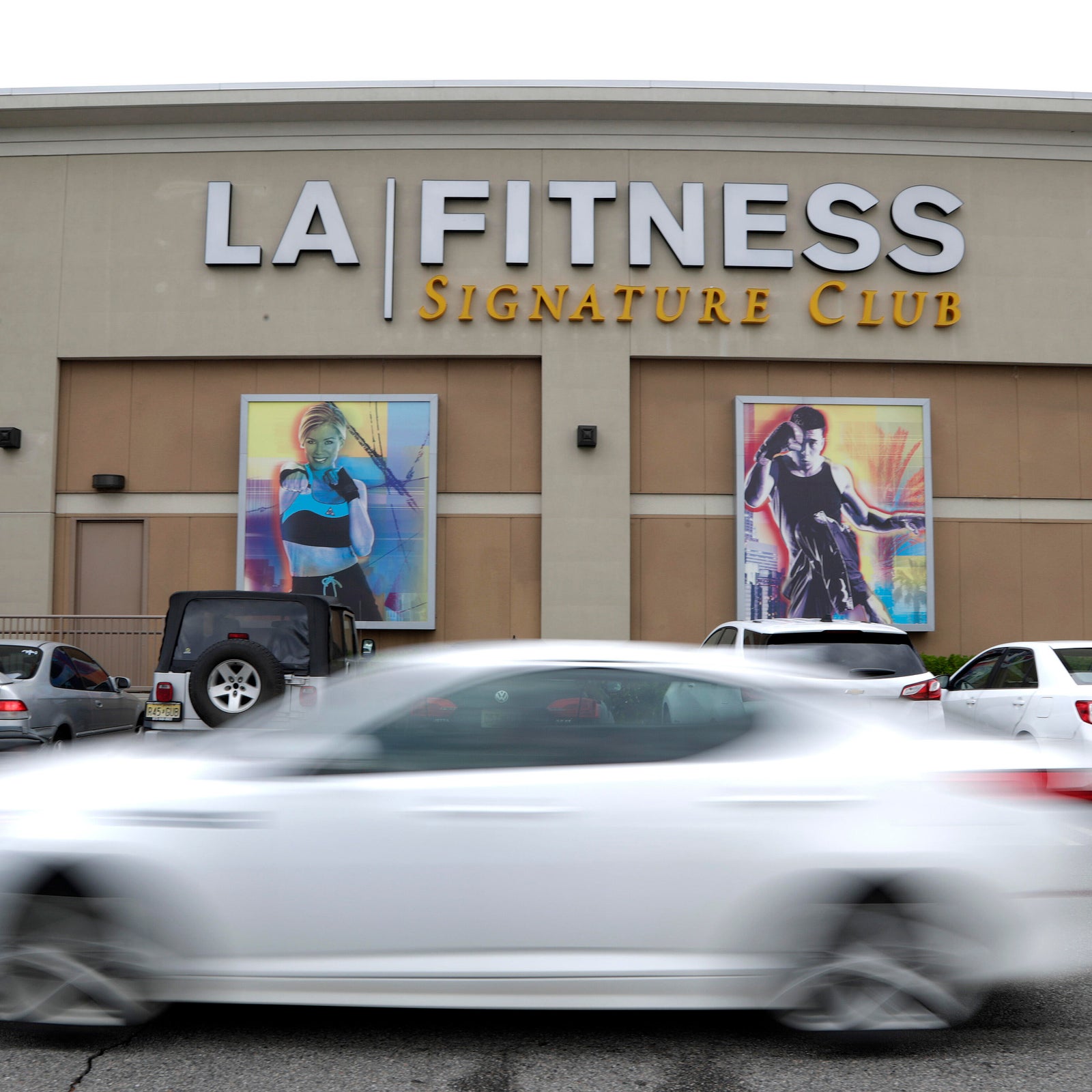 FTC sues L.A. Fitness operators for 