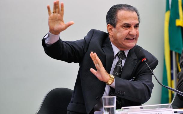 Justiça condena Silas Malafaia a indenizar Felipe Neto por ataques nas redes