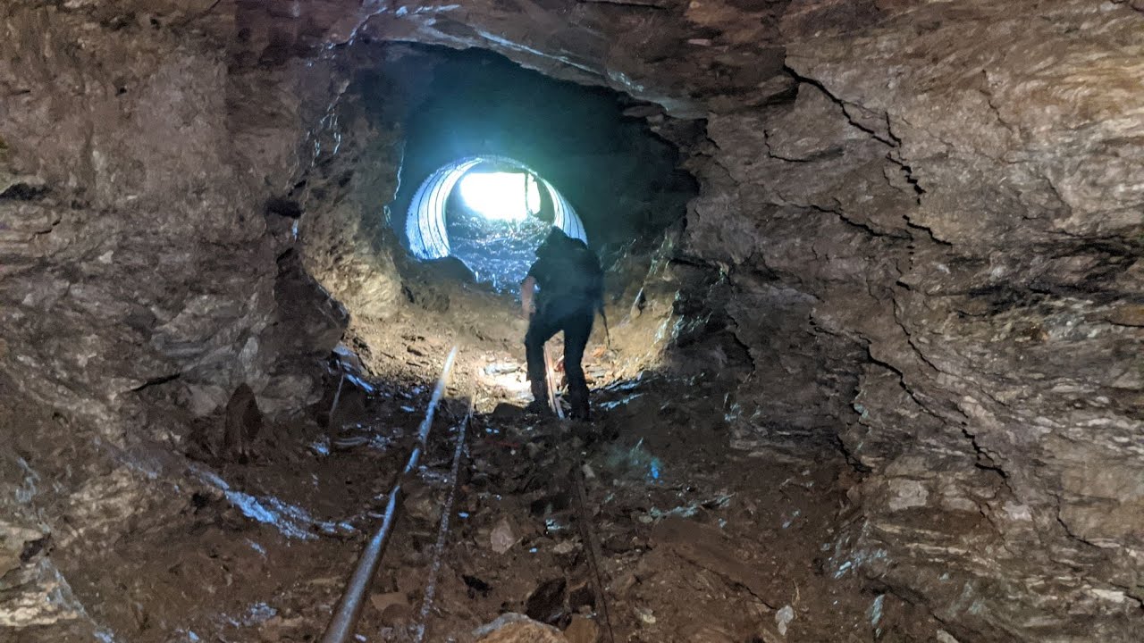 How Explorers Risked a Steep Descent Into an Abandoned Mine