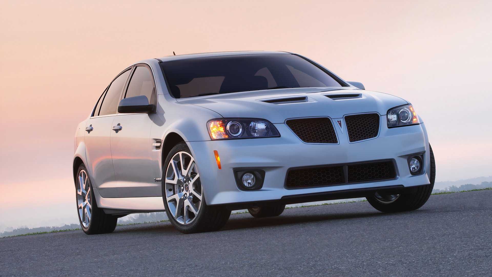 2009 Pontiac G8 GXP front three-quarter view