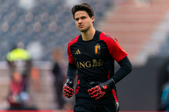 Why Man Utd picked Senne Lammens over Martinez