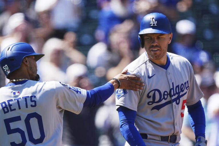 Clayton Kershaw and rebounding offense help Dodgers salvage split Clayton Kershaw and rebounding offense help Dodgers salvage split