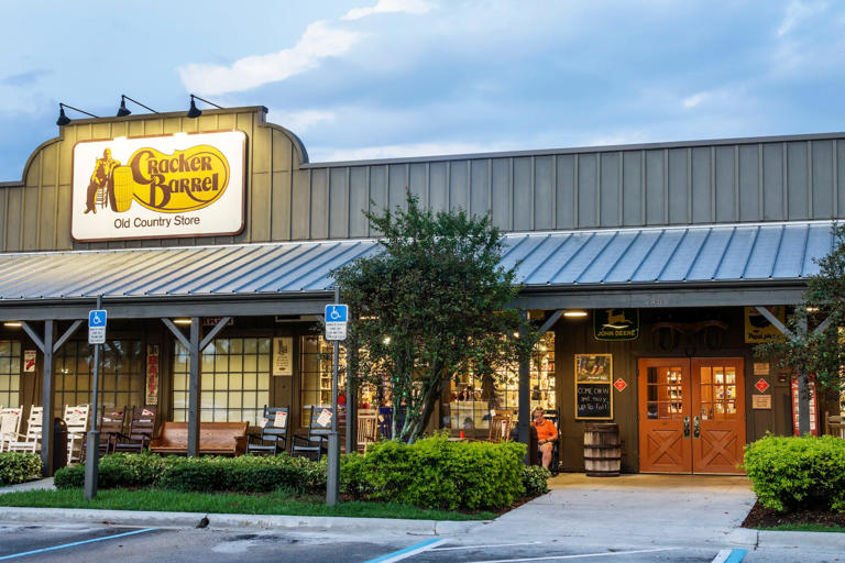 Cracker Barrel Old Country Store - Restaurant restaurant in Pontiac, SC