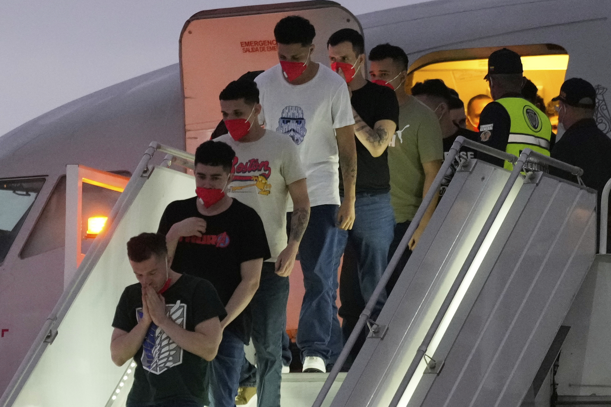 US appeals court throws out Trump contempt ruling over deportation flights US appeals court throws out Trump contempt ruling over deportation flights
