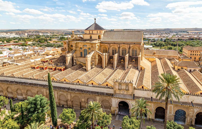 Espagne : Un important incendie en cours à la mosquée-cathédrale de Cordoue
