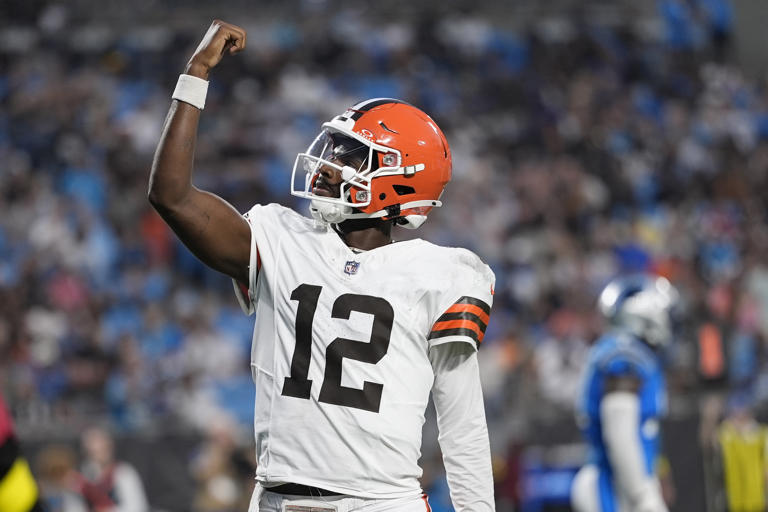 Shedeur Sanders does his signature celebration after first NFL touchdown