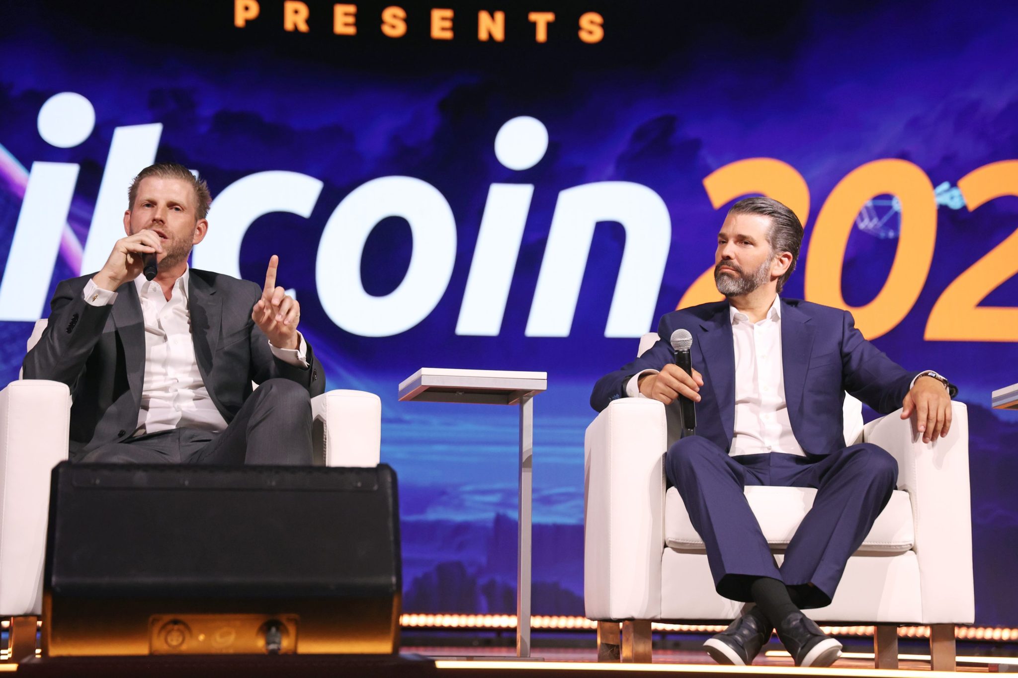 Perusahaan kripto Trump merencanakan peluncuran perusahaan publik yang akan menyimpan token keluarga
