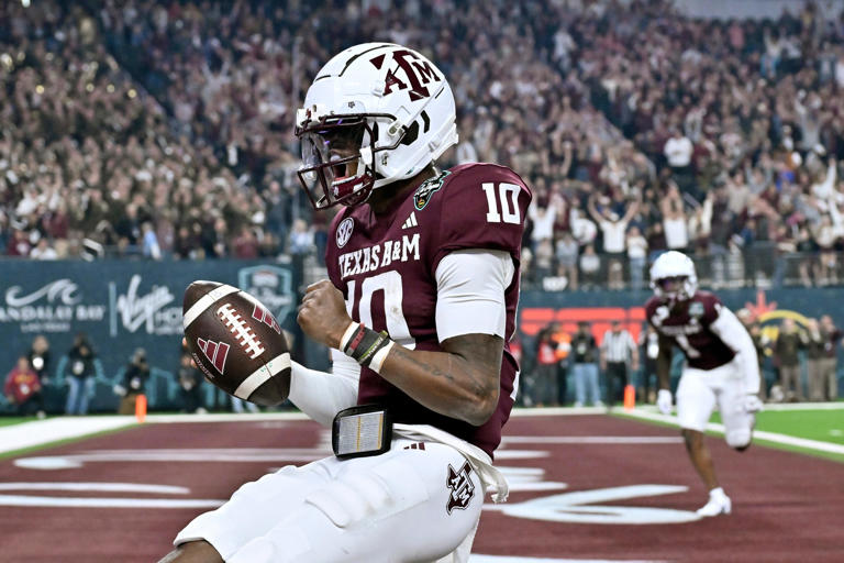 2 Texas A&M players helping recruit 2027 5-star CB in TikTok video