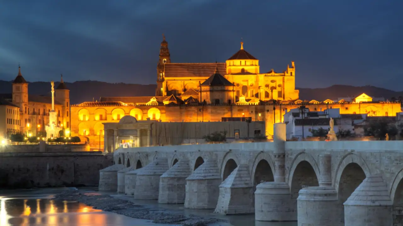El alcalde de Córdoba, José María Bellido, sobre el brutal incendio en la  Mezquita: "Habrá daños, pero no es una catástrofe"