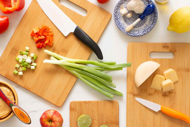 When to Replace Cutting Boards: Essential Signs You Can’t Ignore