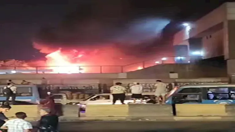 حريق هائل بالمؤسسة يلتهم محال تجارية (1)_1