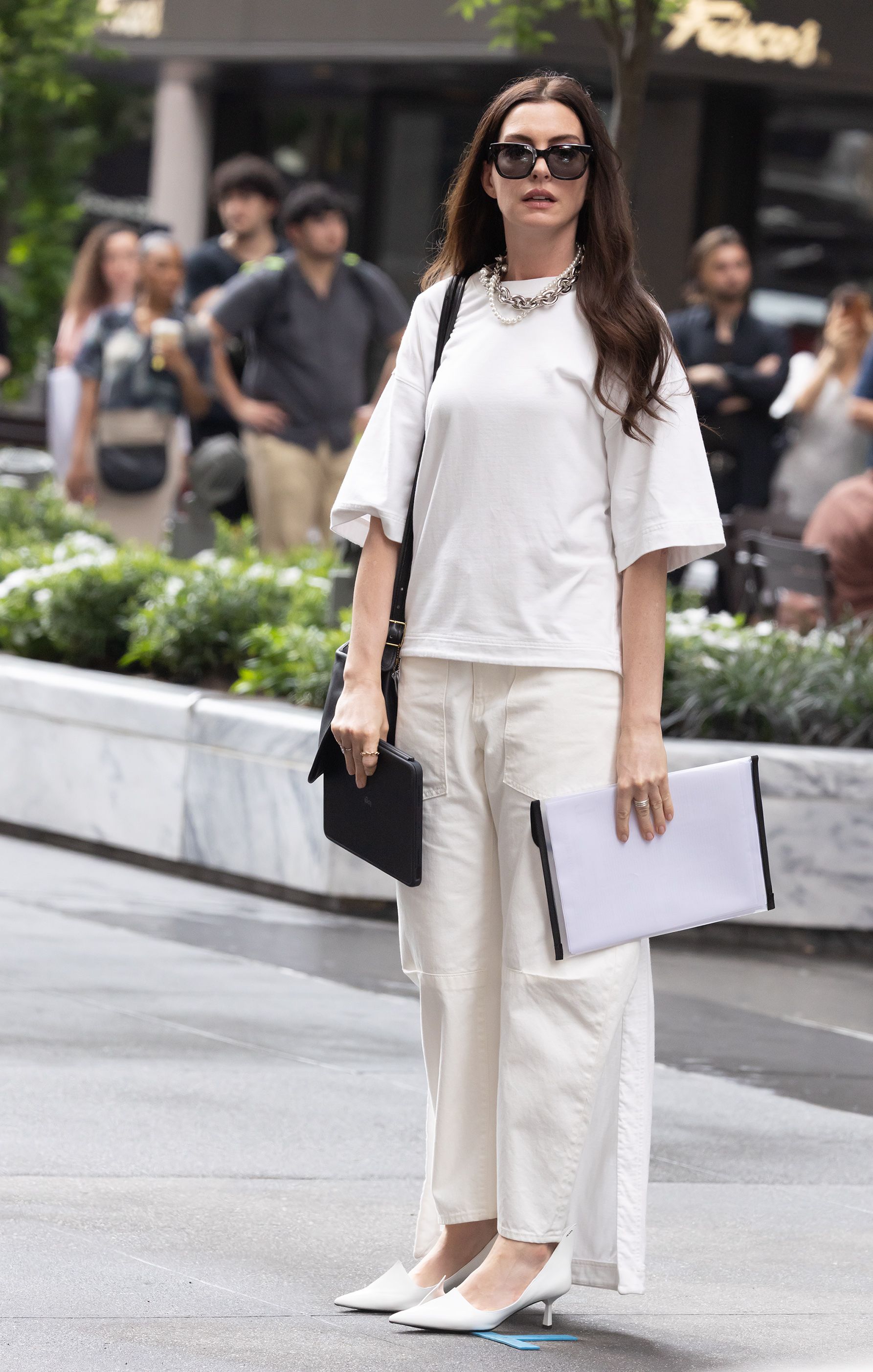 Un recorrido por los mejores looks de alfombra roja de Anne Hathaway, image size:768x1207