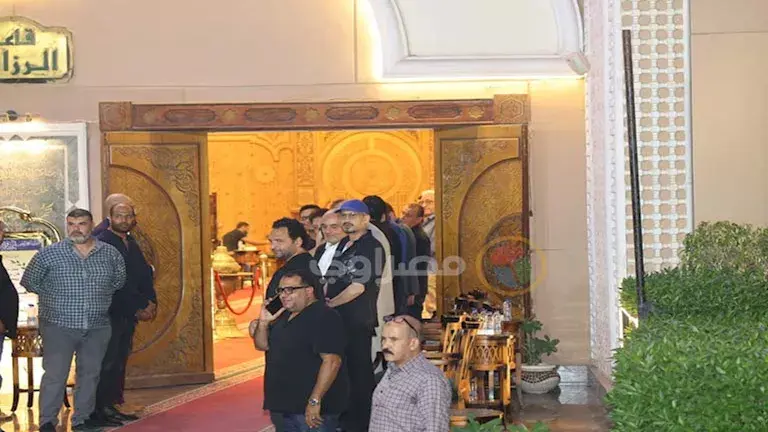 توافد المعزين على عزاء سيد صادق