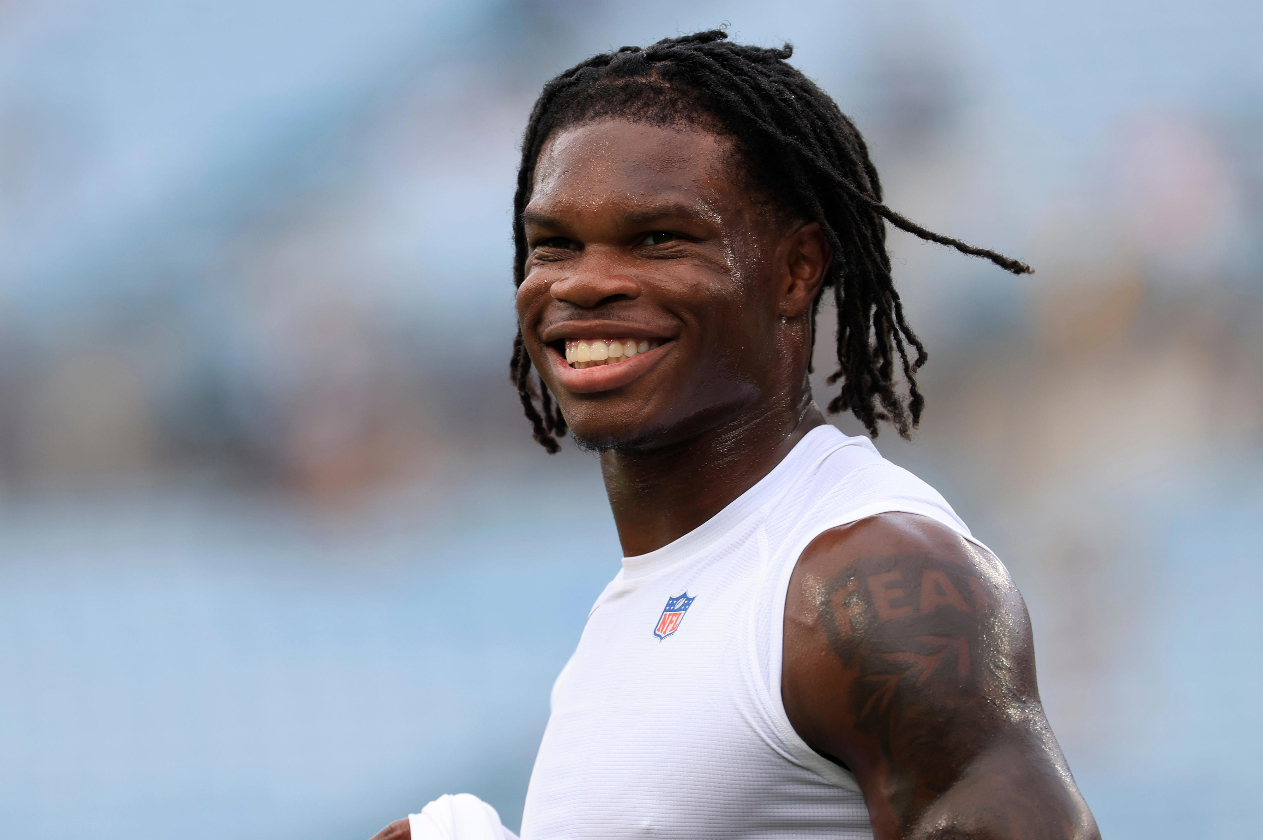 WATCH: Jaguars' Travis Hunter warms up at wide receiver and cornerback