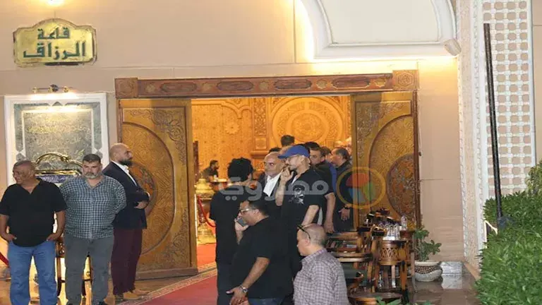 توافد المعزين على عزاء سيد صادق