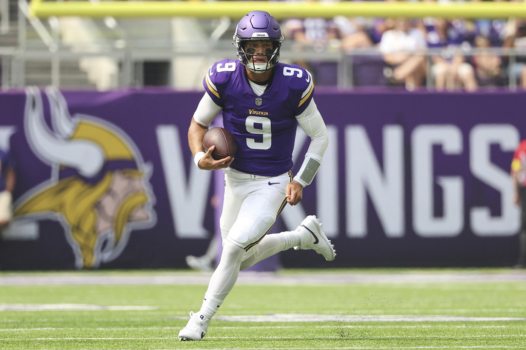 J J McCarthy leads scoring drive in brief return for Vikings J J McCarthy leads scoring drive in brief return for Vikings