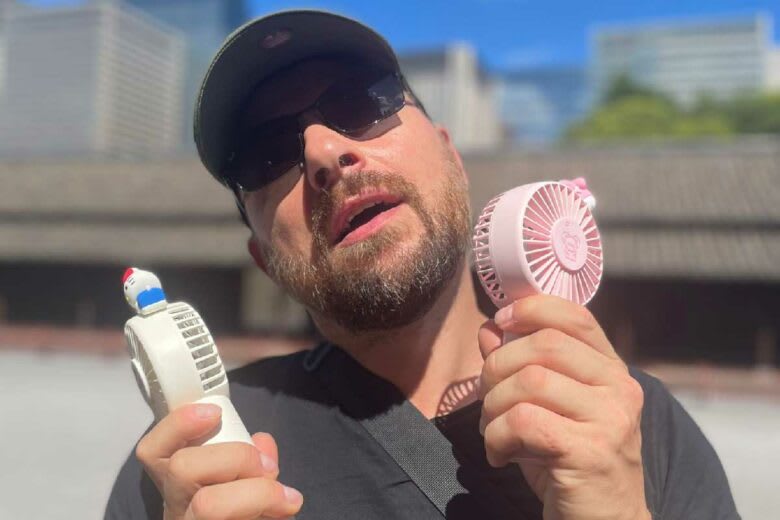 Le mini-ventilateur portable, le gadget très à la mode que tout le monde s’arrache. Crédit photo : Alexandre Bonazzi pour NeozOne