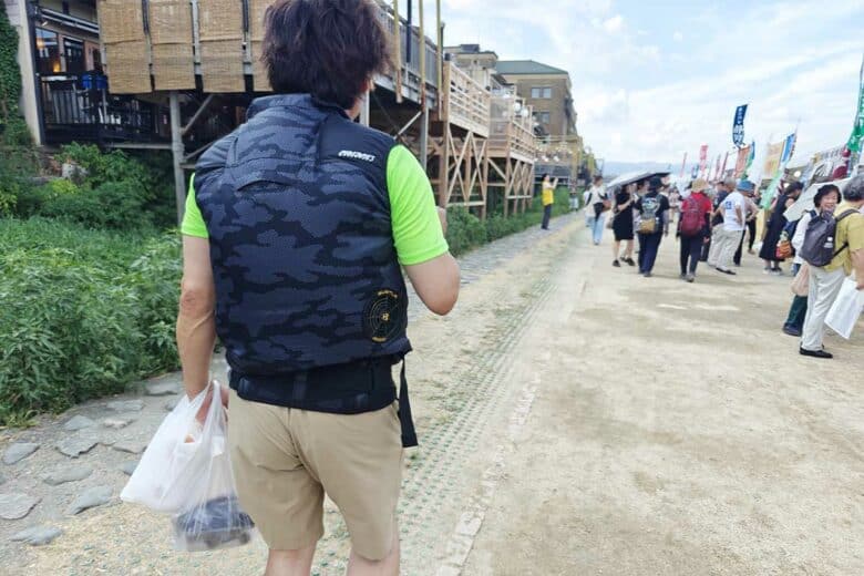 Une veste ventilée utilisée par un habitant de Kyoto. Crédit photo : Alexandre Bonazzi pour NeozOne