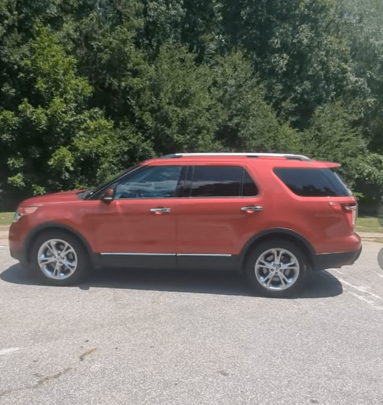 Jeezy rode in the back seat of Tanner’s red Ford Explorer. @Tanner.thedriver / TikTok
