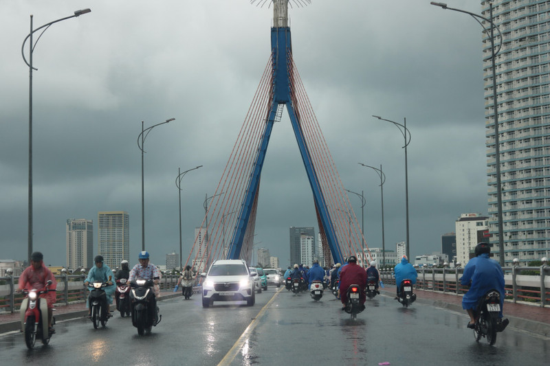 Miền Trung đón mưa dông