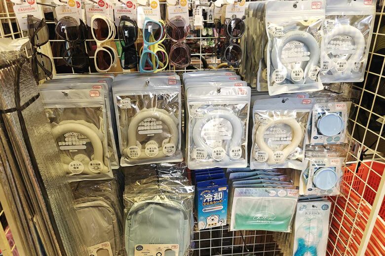 Des tours de cou réfrigérants. Crédit photo : Alexandre Bonazzi pour NeozOne