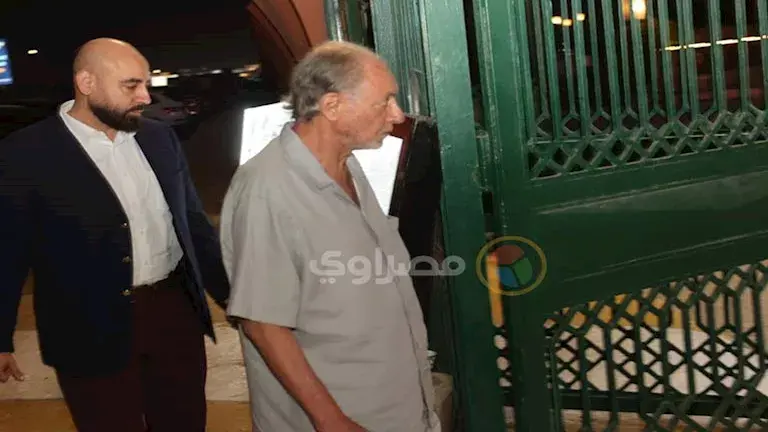 عبدالعزيز مخيون يصل عزاء سيد صادق