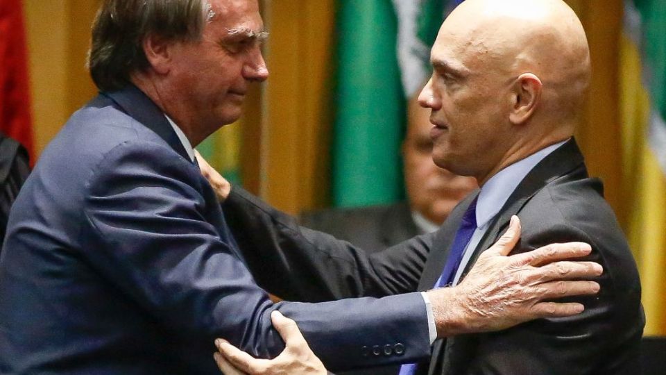 El entonces presidente de Brasil, Jair Bolsonaro junto a de Moraes, en 2022.