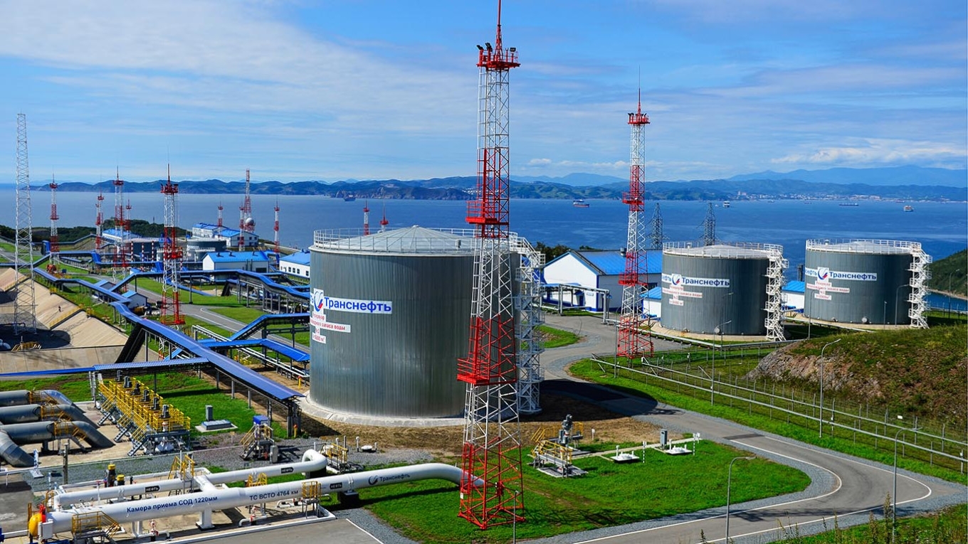 Thêm một quốc gia hạ giá trần dầu Nga, gia tăng áp lực lên nền kinh tế xứ bạch dương