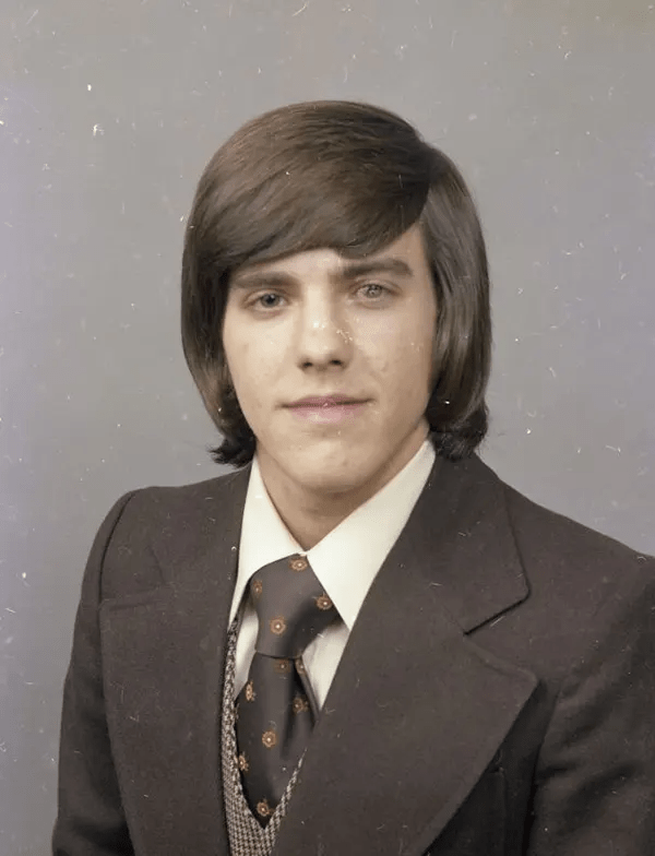 35 Vintage Studio Portraits That Prove 70s Men’s Hair Was Out of Control