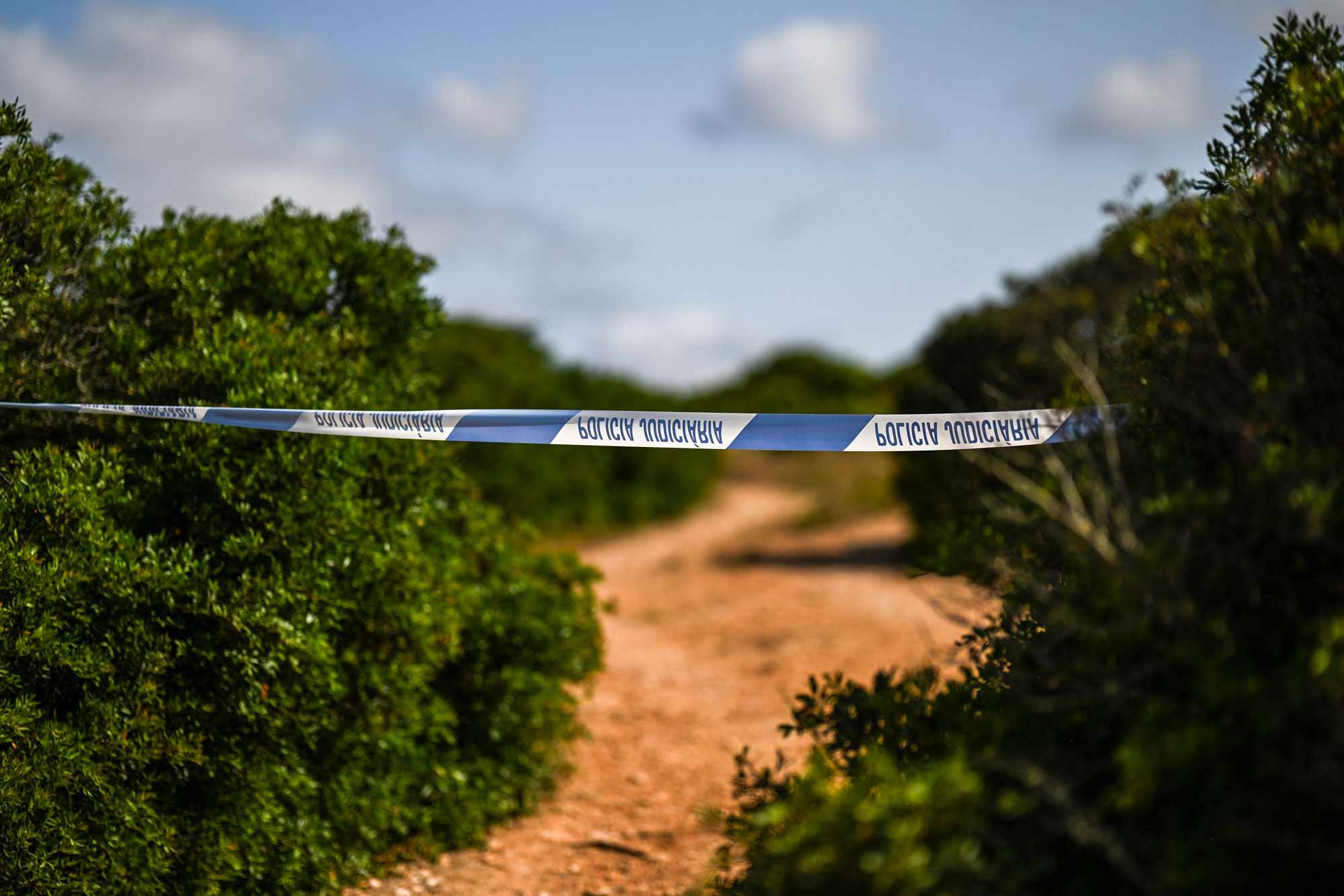4 Members of the Same Family, Including 20YearOld Twin Brothers(00)