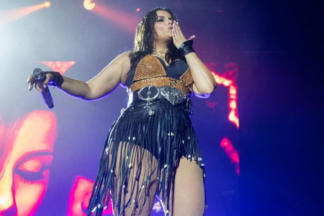 ¡Nelly Furtado muestra su sobrepeso y rompe todos los moldes!