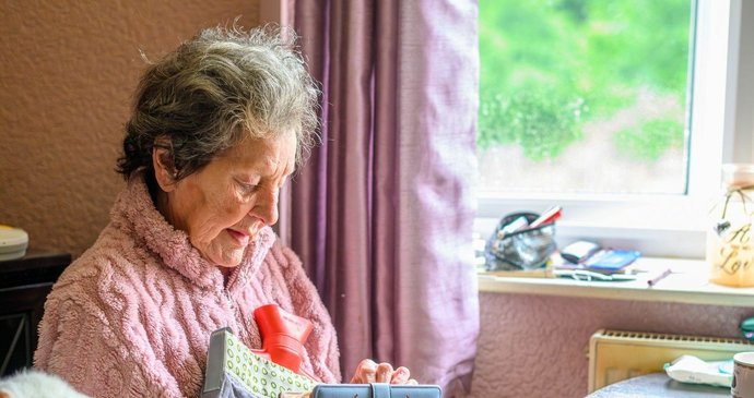 Jak jsou na tom čeští důchodci? Čísla sociálky odhalují realitu.