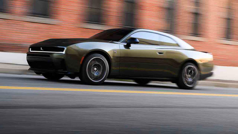 ダッジチャージャー　マッスルマシーン 2026年型ダッジ・チャージャー、最大550馬力のターボチャージャー付き