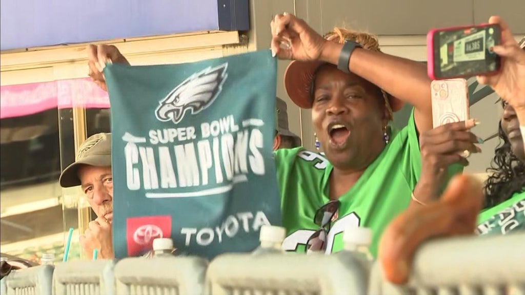 at-philadelphia-eagles-open-practice-fans-express-optimism-about-2025