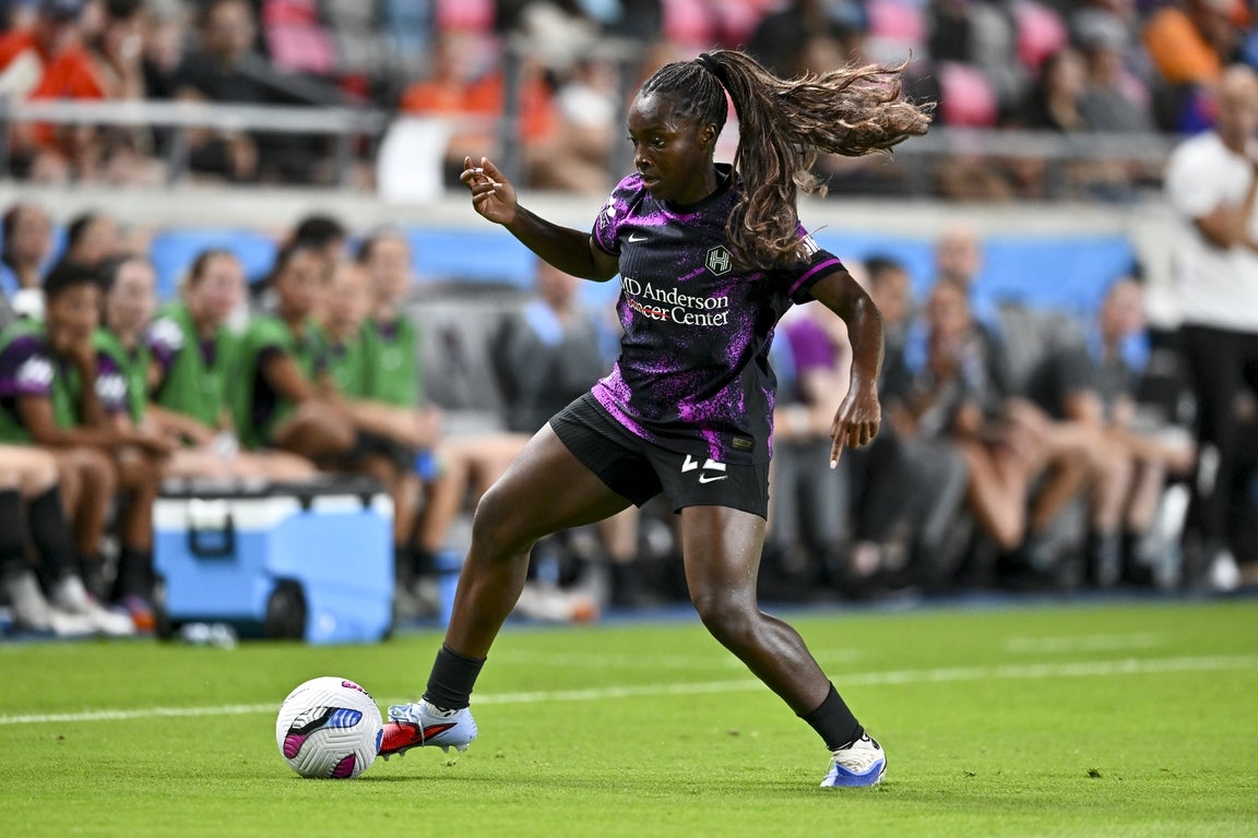 Standout photos of NWSL star Michelle Alozie