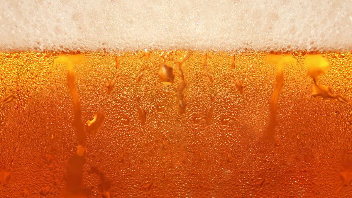 Bier: Je älter man wird, desto weniger gut verträgt man Alkohol. (Quelle: Grotmarsel/getty-images-bilder)