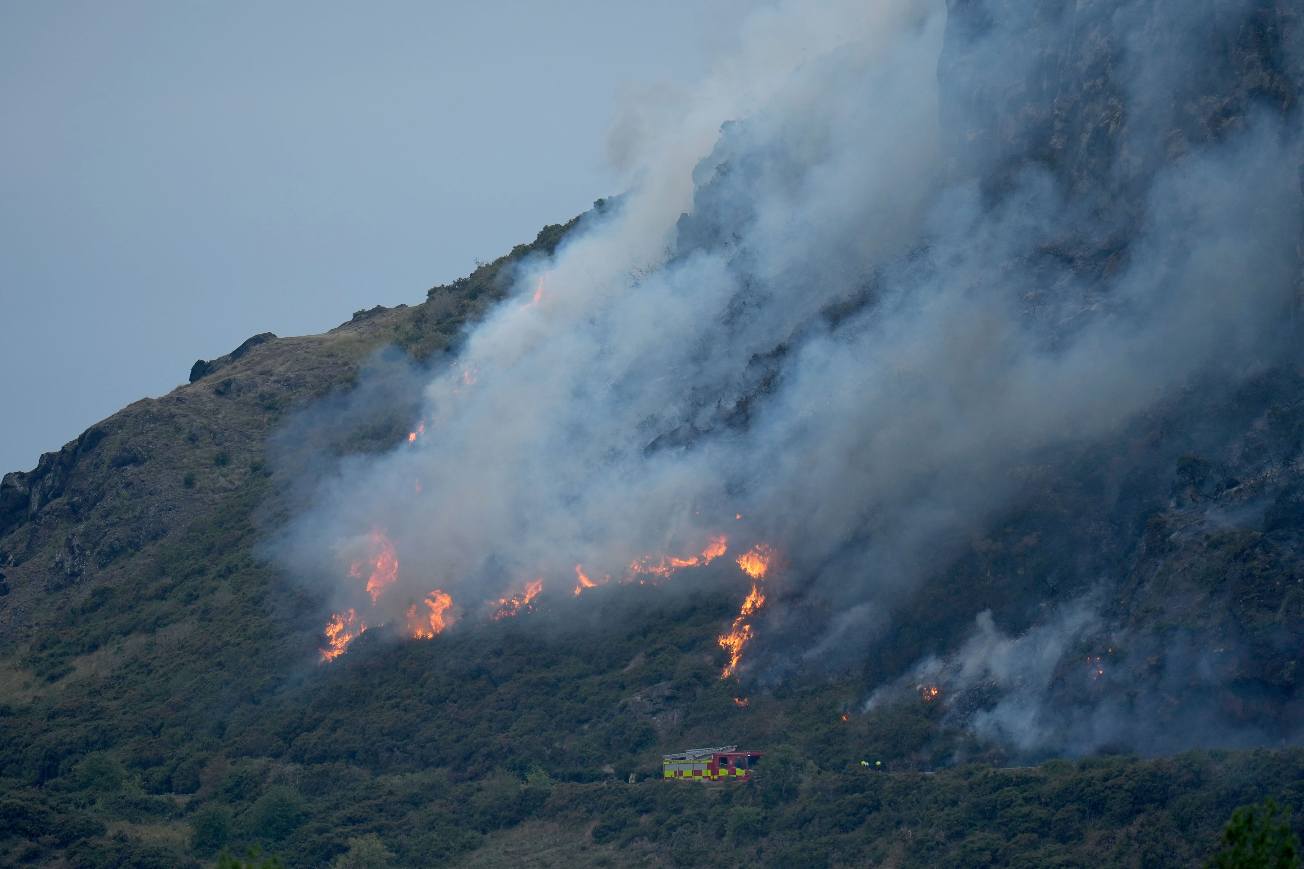 Arthur's Seat fire: Public advised to stay clear of area as emergency ...