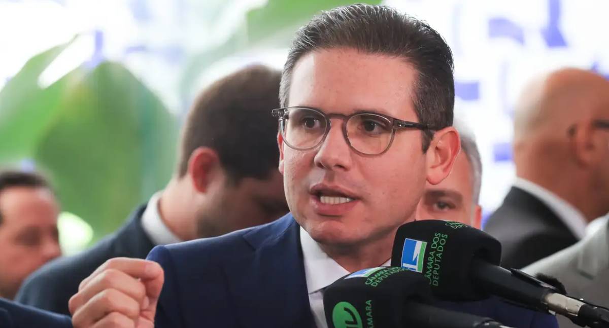 Hugo Motta encaminha pedidos de afastamento de 14 Deputados