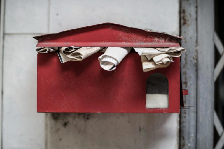 5 Things Minimalists Never Keep in Their Living Rooms