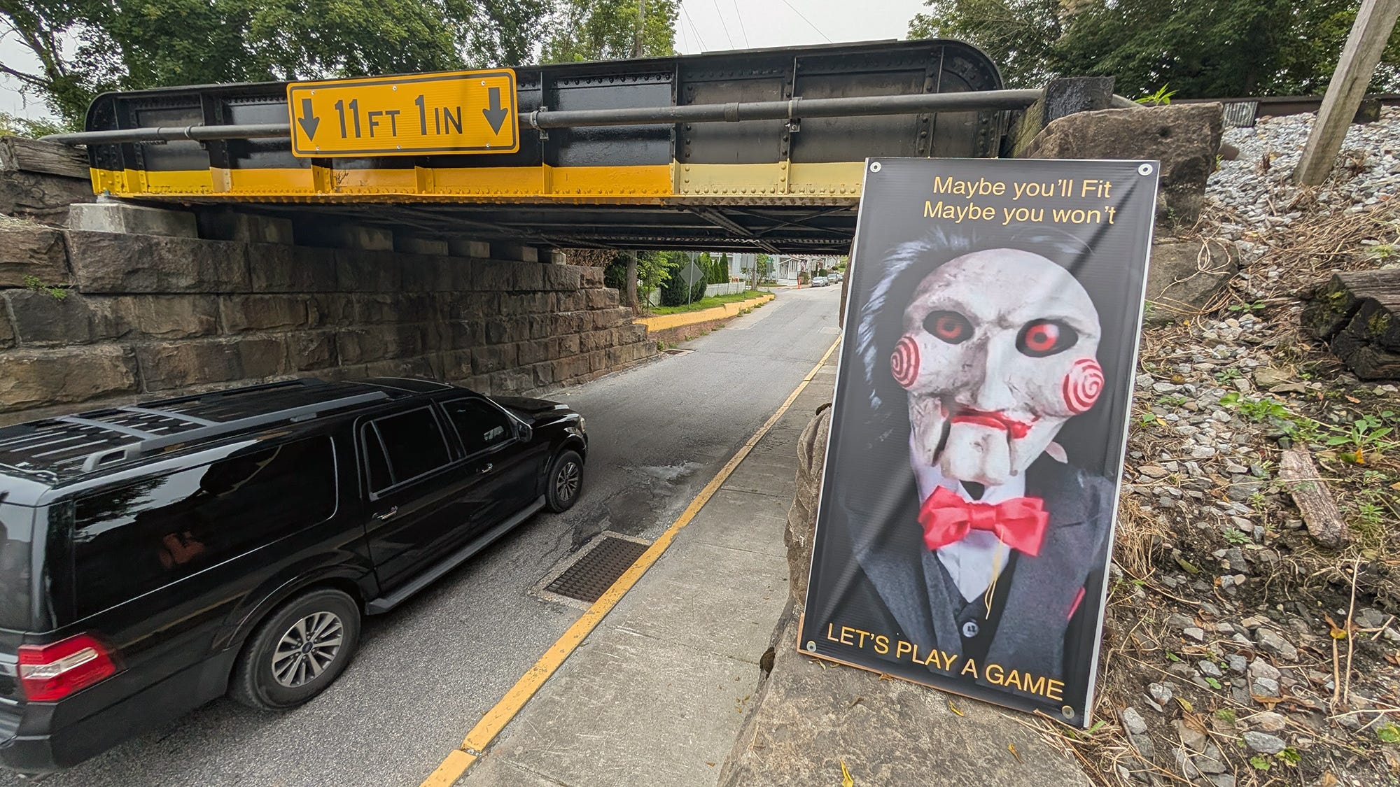 Creepy 'Let's play a game' signs removed from Seven Valleys bridge