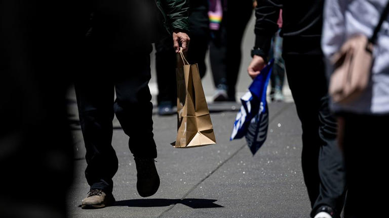 Massive Revisions To Jobs Report: What This Means For The Us Economy - f3hv5hb