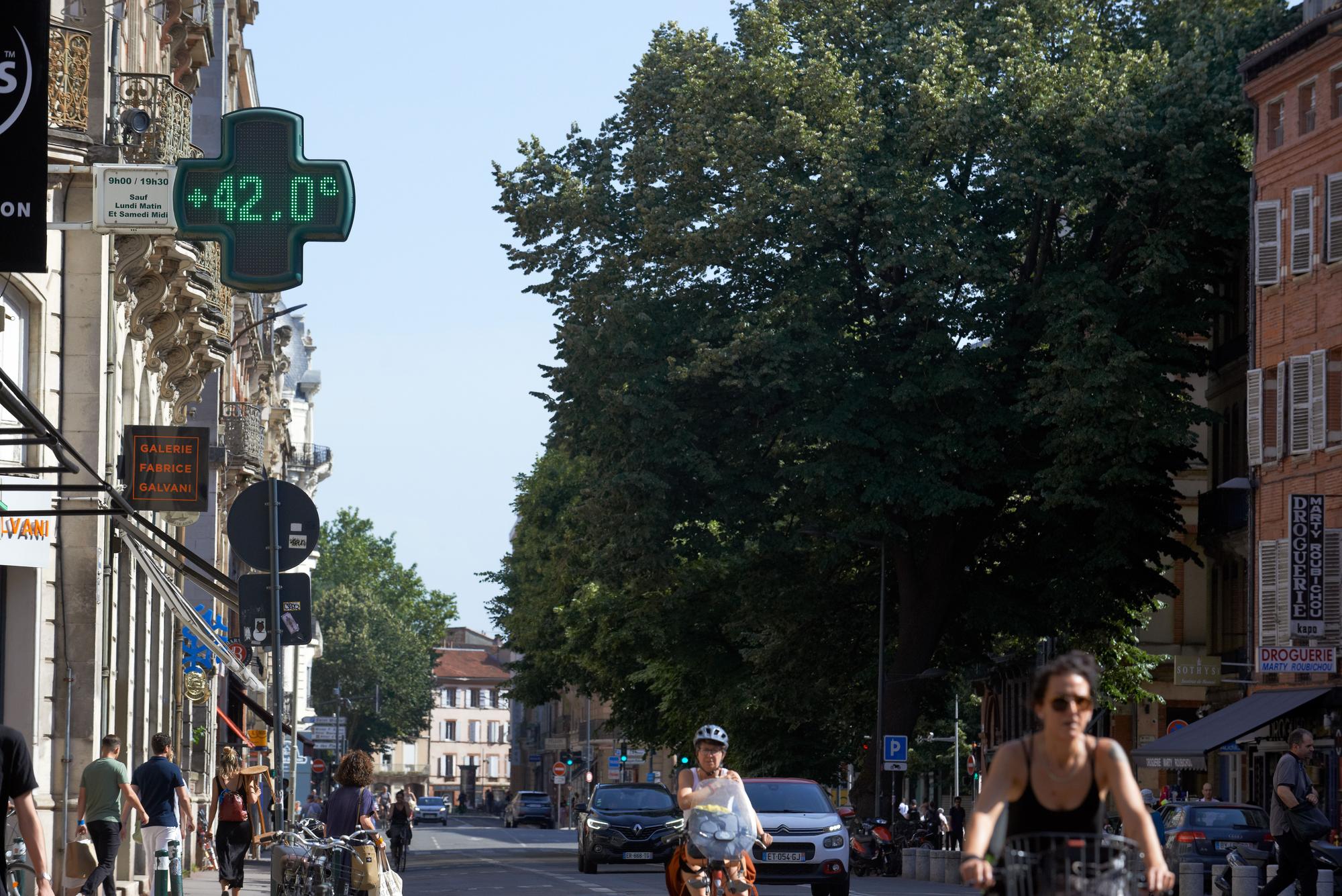 La canicule se poursuit avec 14 département en vigilance rouge ce mardi et demain.