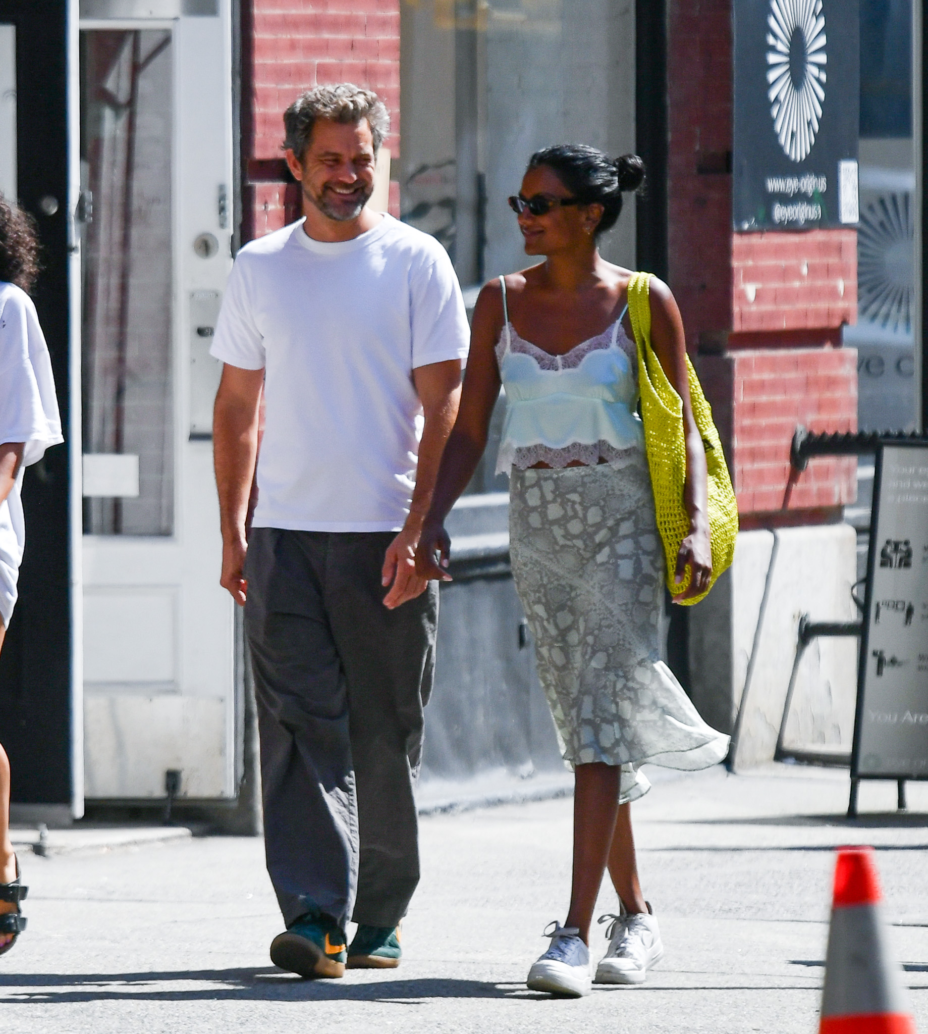 Joshua Jackson and ‘Bridgerton’ actress Simone Ashley spotted on cozy