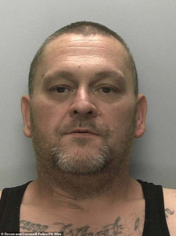 Ο Τζέιμι Στίβενς, 51 ετών, (στη φωτογραφία) συνέχισε να ζει στο διαμέρισμά του στο Τόρκι του Ντέβον, αφότου βρήκε την Ανούσκα Σάιτς νεκρή στο σαλόνι του.