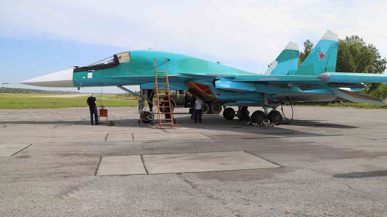 ロシア空軍 戦闘爆撃機 スホーイ Su-34  フルバック エンジンノズル タグ ロシア空軍 戦闘爆撃機 スホーイ Su-34 フルバック エンジン