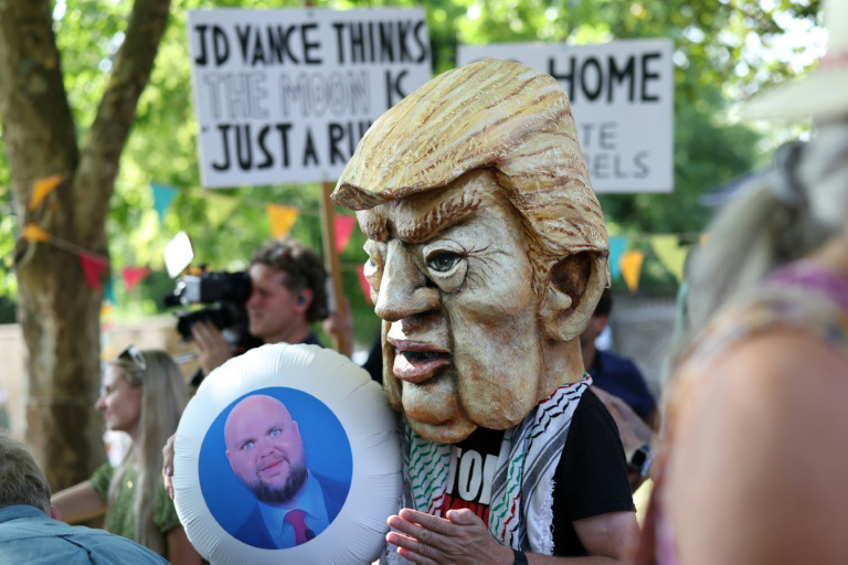 #39 Not welcome #39 : English town protests against JD Vance #39 s holiday #39 Not welcome #39 : English town protests against JD Vance #39 s holiday